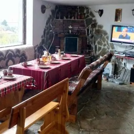 Holiday home Къща За Гости В Индже Войвода Улица Пирин 28 *